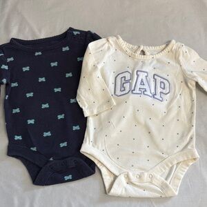 GAP baby - pair of long sleeve Bodysuit onesies - Navy and Cream